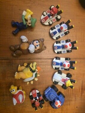 NINTENDO-MARIO CART -RACERS AND ACTION FIGURES READ